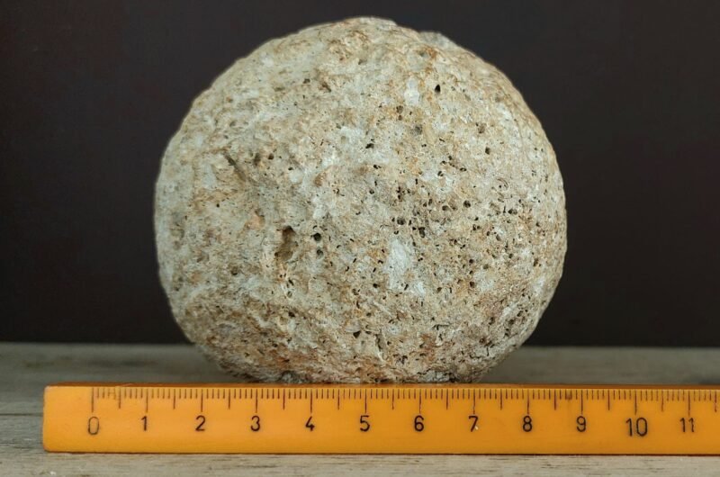 Medieval stone cannonball - Image 4